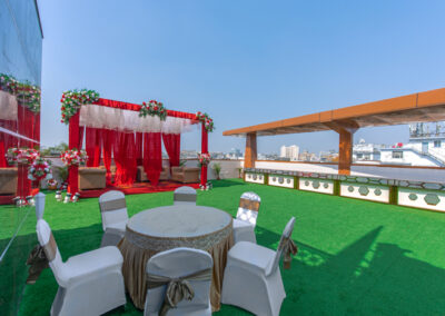 The Royal Courtyard - Open Lawn Area
